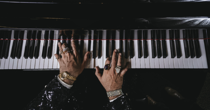 Jonathan Roxmouth stars in CANDELABRA CLASSICS – A Pianistic Salute to Liberace